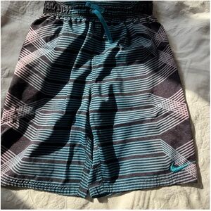 Nike Boys Swim Trunks Size L (12-13) Lightweight Summer Board Shorts